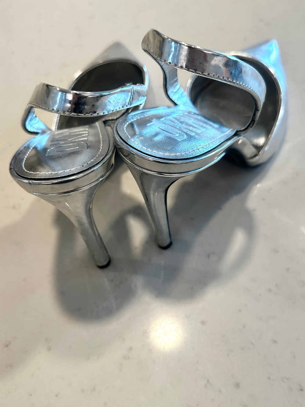 DKNY Silver 4 Inch Heels Size 8.5M Trendy Cocktail Formal Party Wedding Guest - Picture 4 of 4